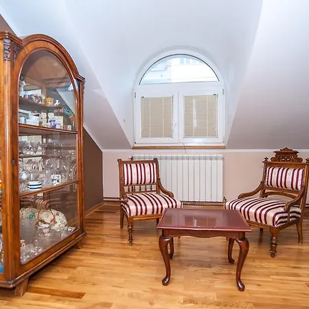 Wizard House شقة *